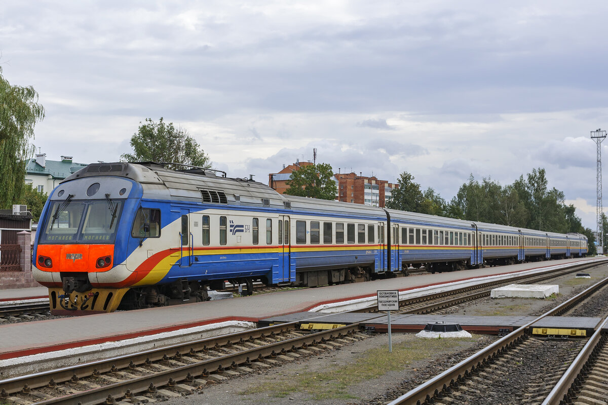 Поездом барановичи петербург. Станции железной дороги Минск Брест. Лида Барановичи Луцк железная дорога. Беларусь Минск Барановичи. Фото электрички Брест-Барановичи.