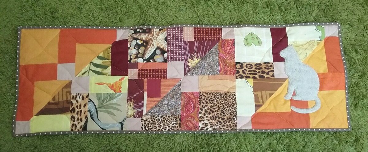 "Кошка на дорожке".Текстильная дорожка на лавочку