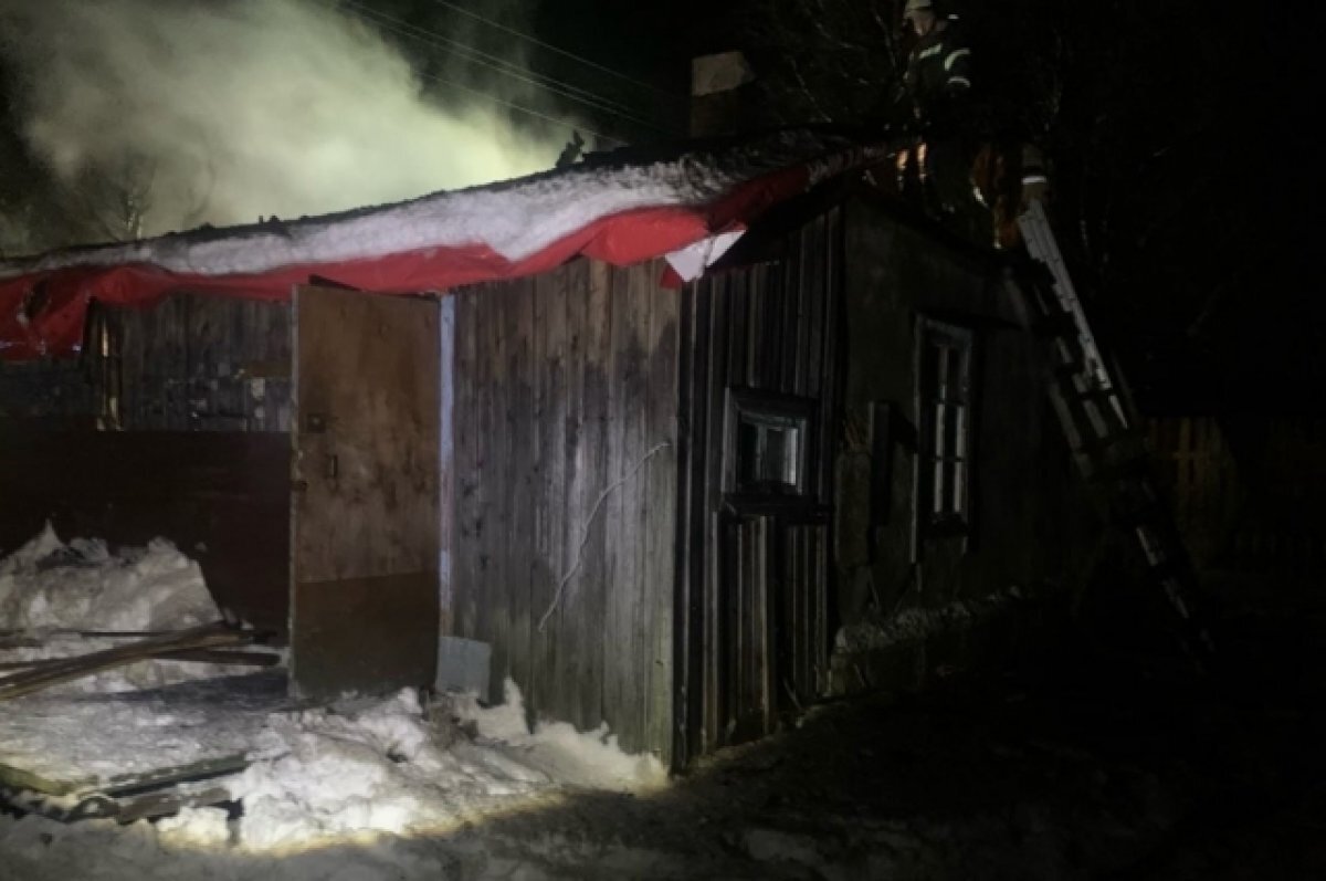    11 человек тушили дом в Ура-Губе