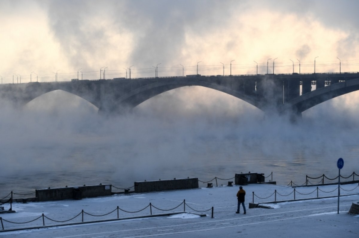    В Красноярске тренер по борьбе спас на мосту женщину