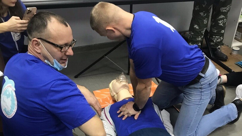    В Югре волонтёров учат оказывать первую помощь участникам боевых действий