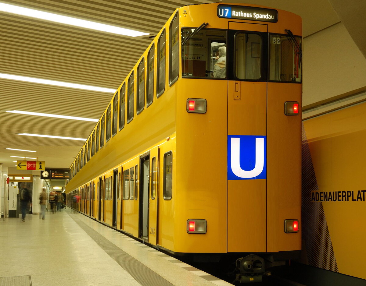 Желтое метро. Поезда метро Берлина. Берлин u-Bahn. Вагон метро Берлин. Вагоны Берлинского метро.