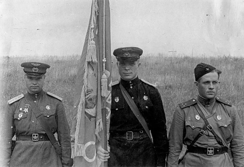 Иван Даценко в центре