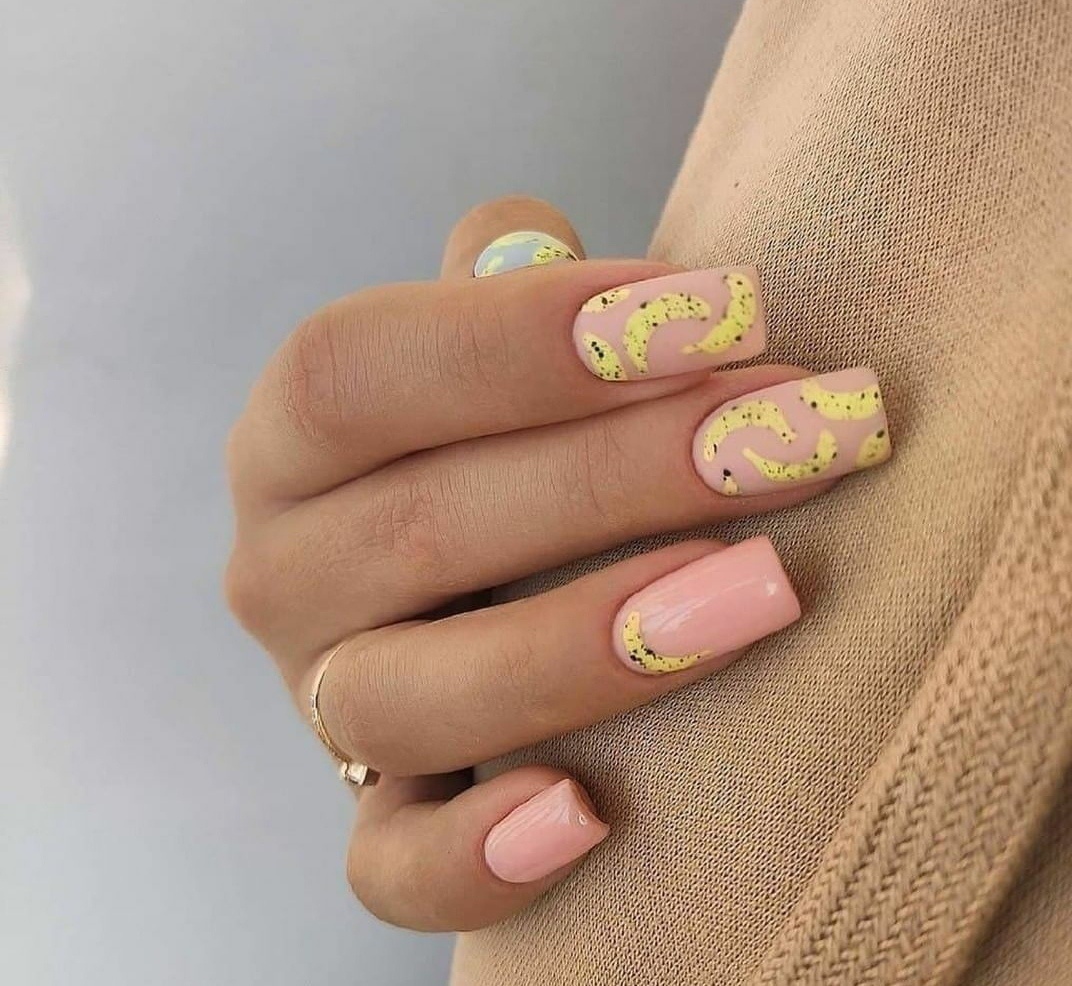 Под покрытием с ногтями делаем что угодно, химическое воздействие 