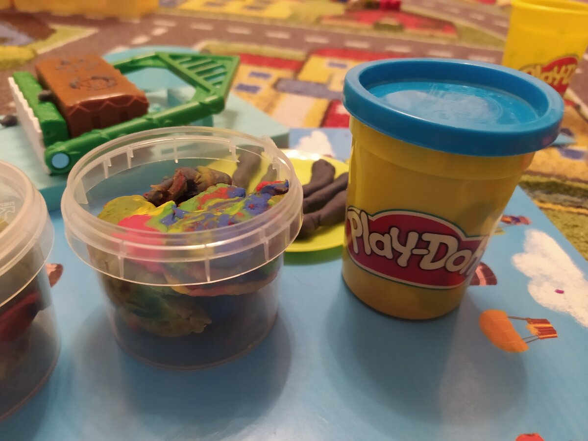 Творческая мастерская от Hasbro: разноцветный мягкий пластилин Play-doh для маленьких непосед