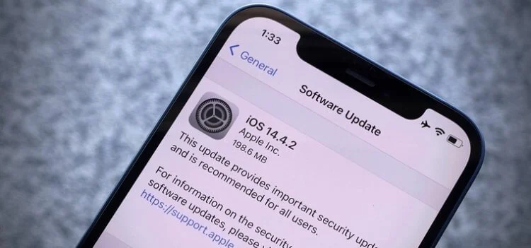 Почему вам срочно нужно установить iOS 14.4.2