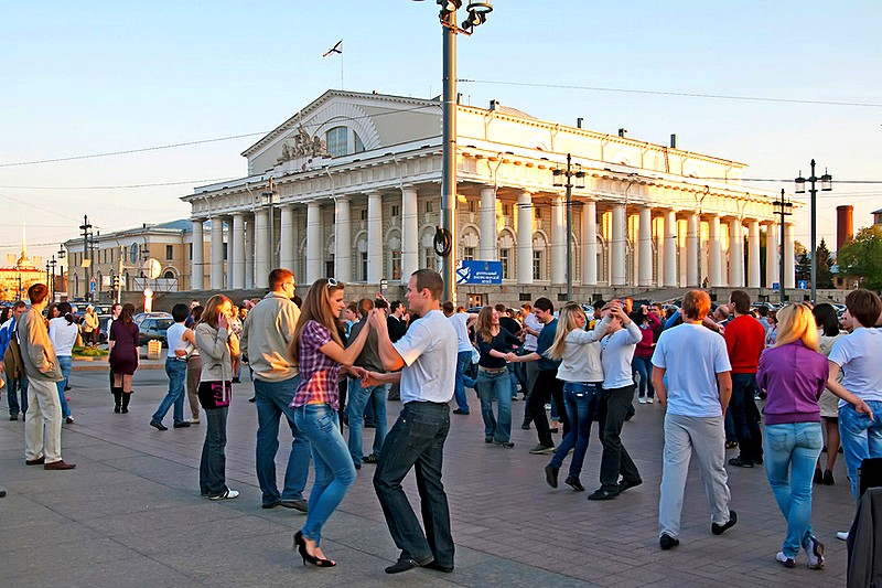 Население петербурга на 2024 год. Жители Санкт-Петербурга. Население Санкт-Петербурга. Петербург люди. Люди на улице.