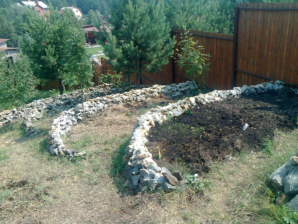 На фото: вид моего участка со Змеиной горки