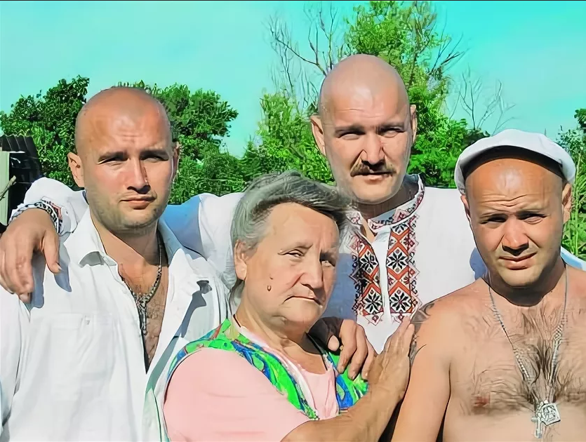 Семья Дмитоия.