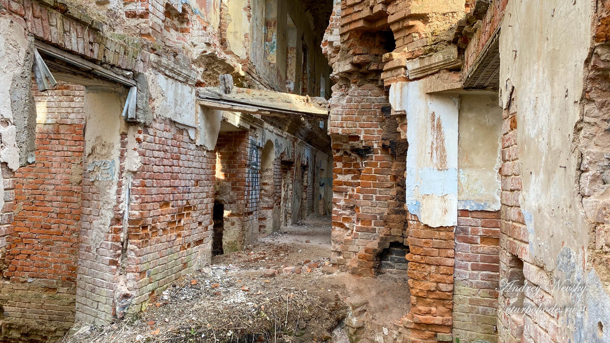 Внутри усадьбы