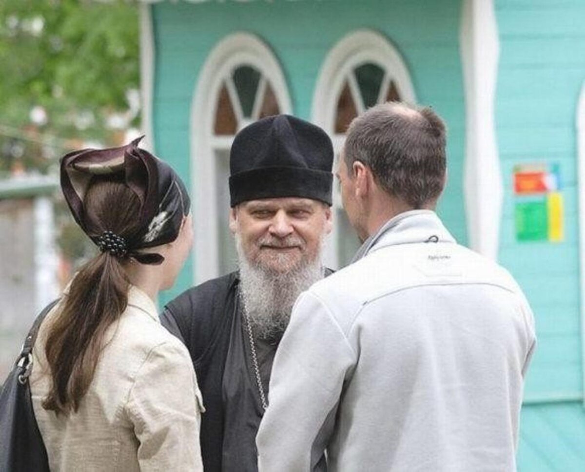 Священник год семьи. Беседа со священником. Священник беседует. Разговор со священником. Православная семья.