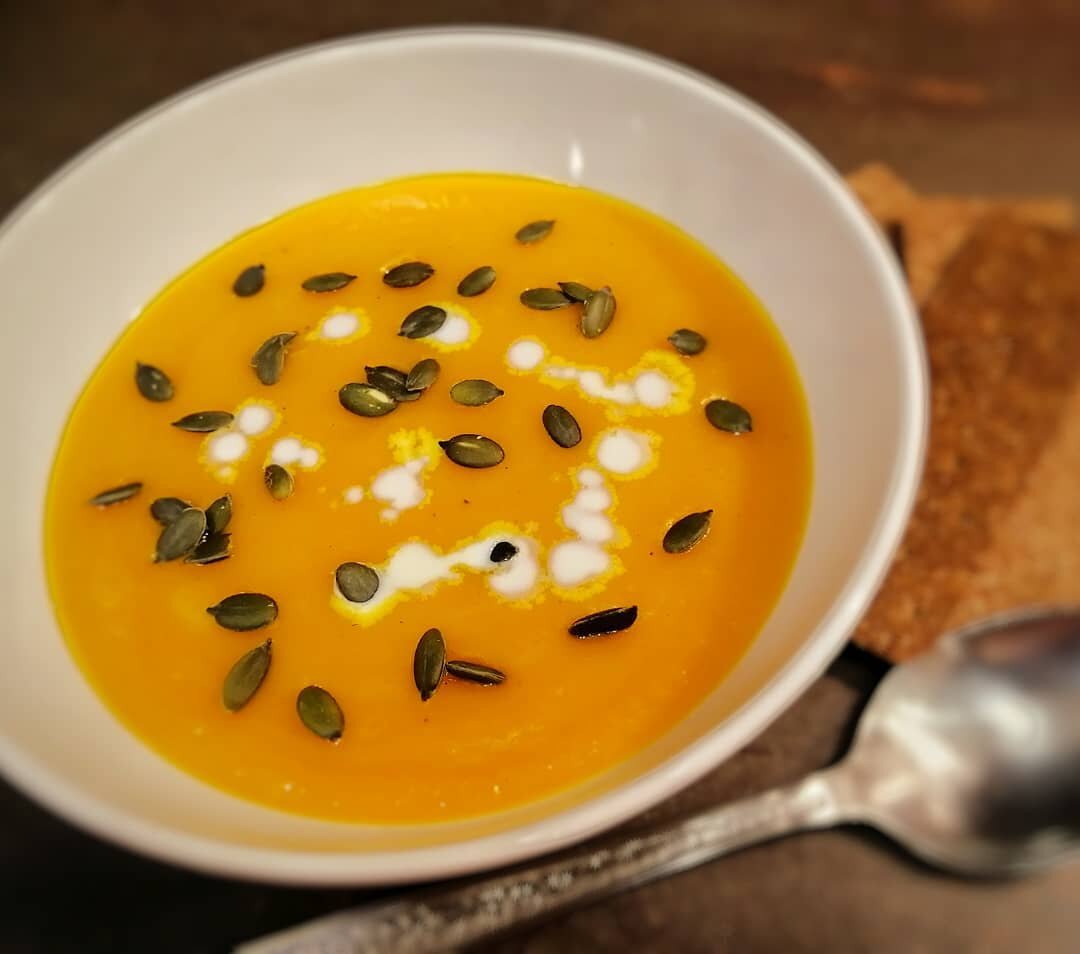Пример подачи тыквенного крем-супа