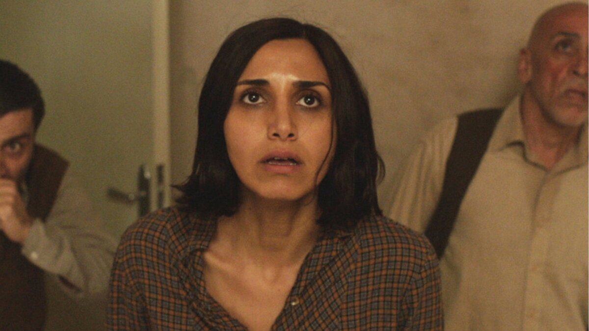 Турецкий ужастик. В тени (2016) under the Shadow. В тени» (Бабак Анвари, 2016). Тени фильм 2007. Тень фильм 2016 кадры.