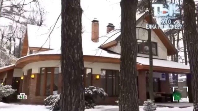  Фасады дома Леры полностью показали только в «Ты не поверишь!» на «НТВ». Кадр из программы