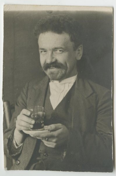Дмитрий Никанорович Карелин со стаканом чая. Неизвестный автор, 1900-е, МАММ/МДФ.