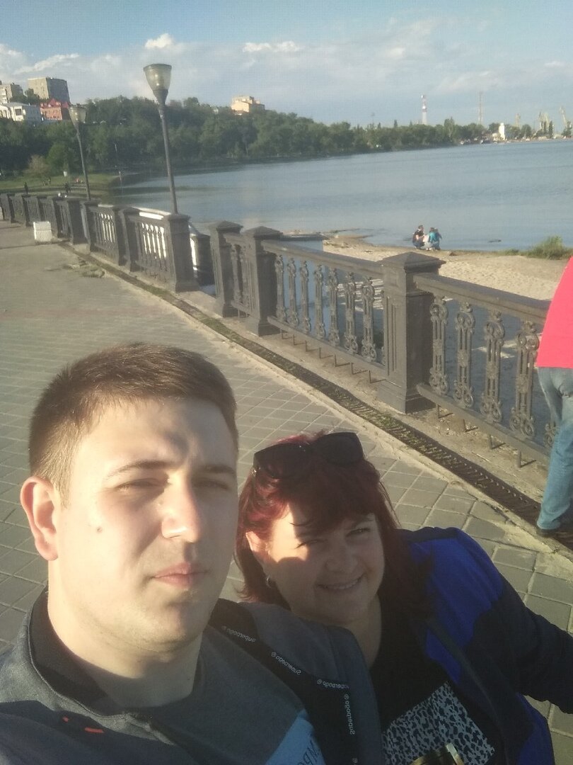 С мамой на набережной в Таганроге...