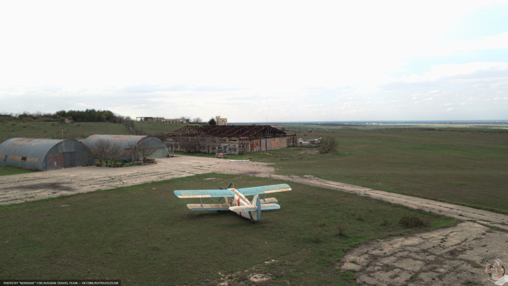 Я искал одинокий заброшенный Ан-2 в Крыму, а нашёл целое 