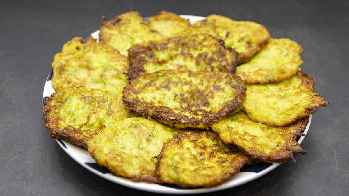 Ещё один быстрый рецепт для летнего меню: лепёшки с курицей и капустой  (просто и недорого) | Евгения Полевская | Это просто | Дзен