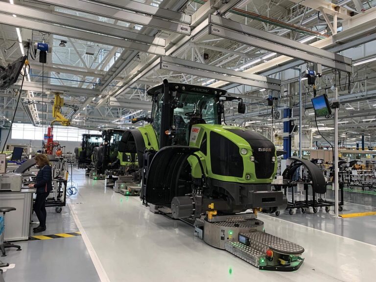 Французский производитель тракторов, компания CLAAS Tractor, перевела бизнес на платформенную модель, чтобы связать друг с другом персонал, процессы и информацию. (Изображение ©CLAAS Tractor)