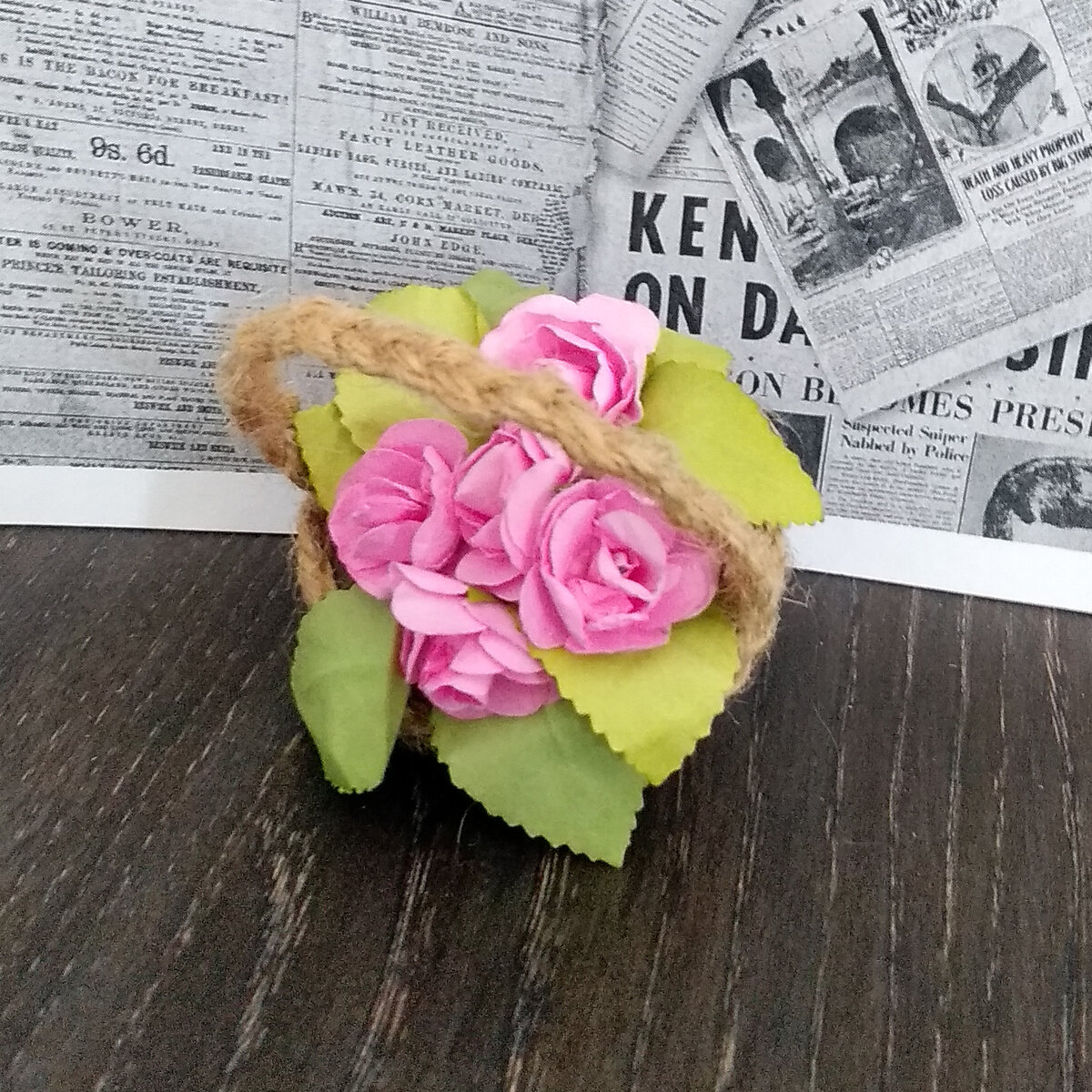 Первая попытка скрафтить корзинку. Получилась кривенько, но свою функцию выполняет