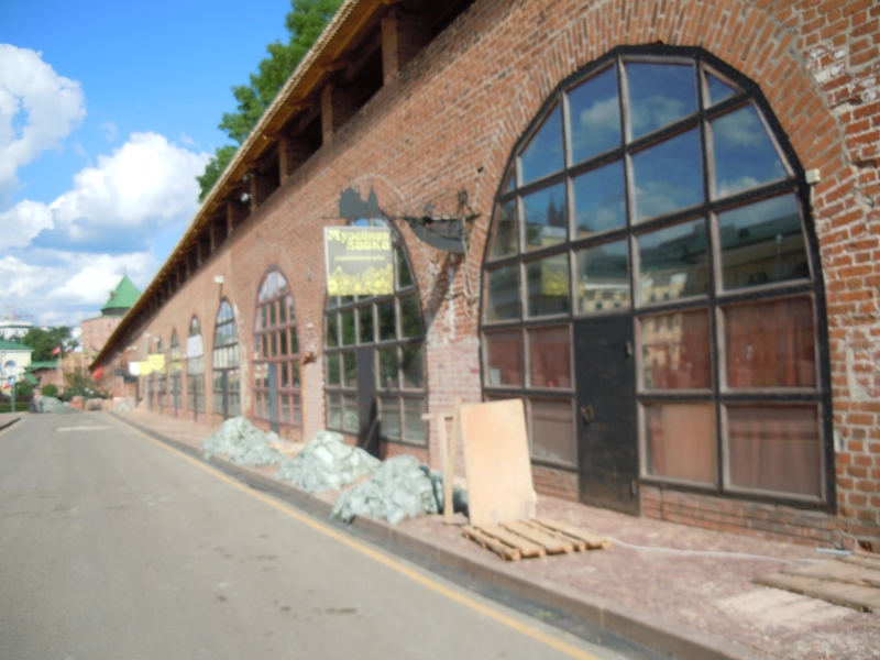 6 июня 2021 г. Мы продолжаем делать то, что мы уже много наделали (В. С. Черномырдин). Побывал в кремле и поснимал. Там территория закрыта и охрана не пускает.-37