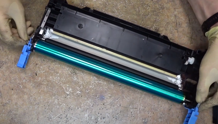 Фото 94. Проверяем, как "стелется шуба". Для этого прокручиваем в направлении стрелок шестерни черного и белого цвета