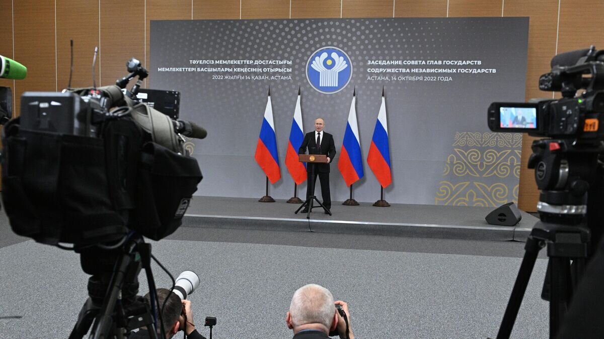    Президент РФ Владимир Путин во время подхода к прессе по итогам саммит "Россия - Центральная Азия" в Астане© РИА Новости / Пресс-служба президента Казахстана