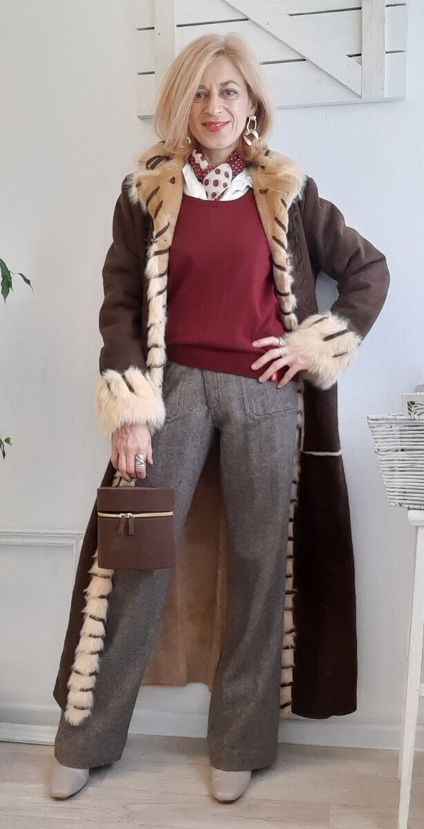 Джемпер, блузка, дублёнка и брюки из секонд-хэнда.