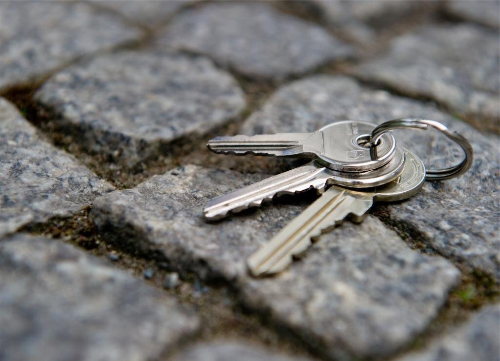 Потеряли ключи от квартиры: что делать и как вызвать мастера