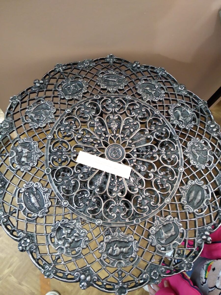 Каслинское литье. Экспонат музея. Фото автора