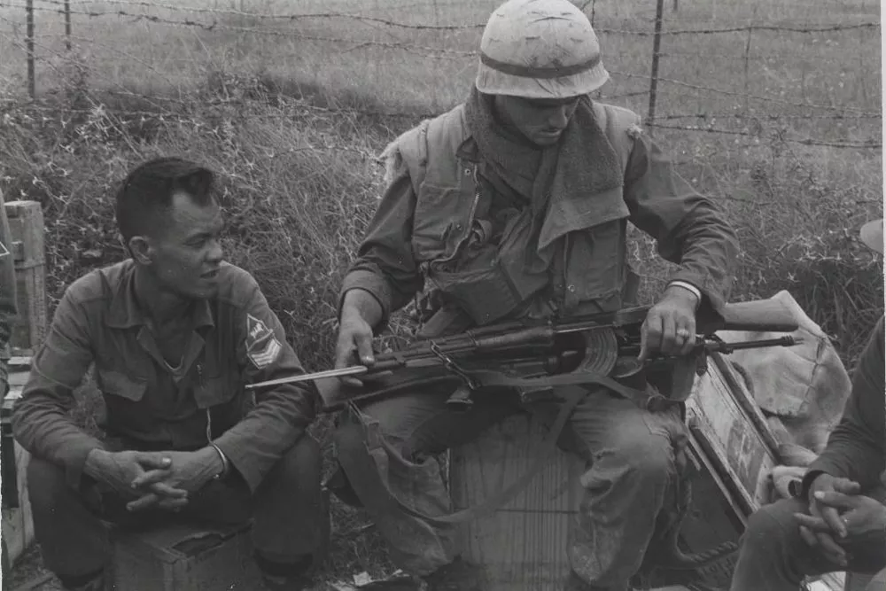 Один стреляет, другой нет: как "два Калашникова" застали американцев врасплох во Вьетнаме!