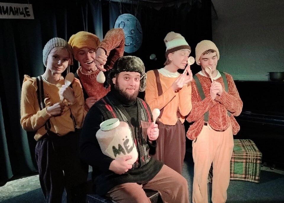 Спектакль «Зоки и Бада»: медовые истории под Новый год // Фото со страницы арт-пространства «Глубина» в ВКонтакте