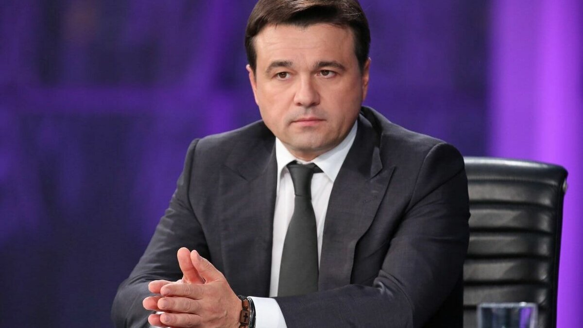     Льготы, которые ранее предлагались только семьям мобилизованных и добровольцев, теперь распространяются и на семьи кадровых военных. Для получения соответствующих мер социальной поддержки военнослужащий — контрактник или росгвардеец, его супруга и дети должны иметь прописку в Подмосковье.