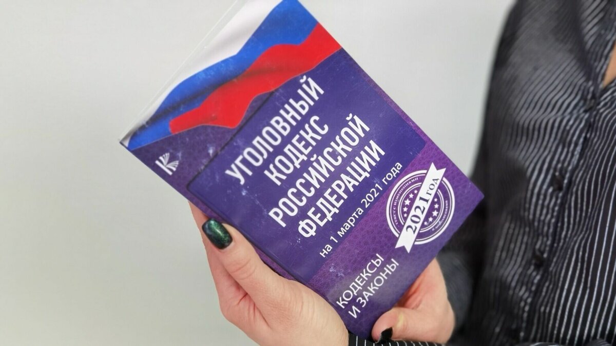     По факту превышения должностных полномочий сотрудниками администрации ЗАТО Фокино в Приморье возбудили уголовное дело. По версии следствия, они недобросовестно отнеслись к своим обязанностям и в обход конкурса предоставили 14,5 млн рублей перевозчику, который не выполнил условия сделки.