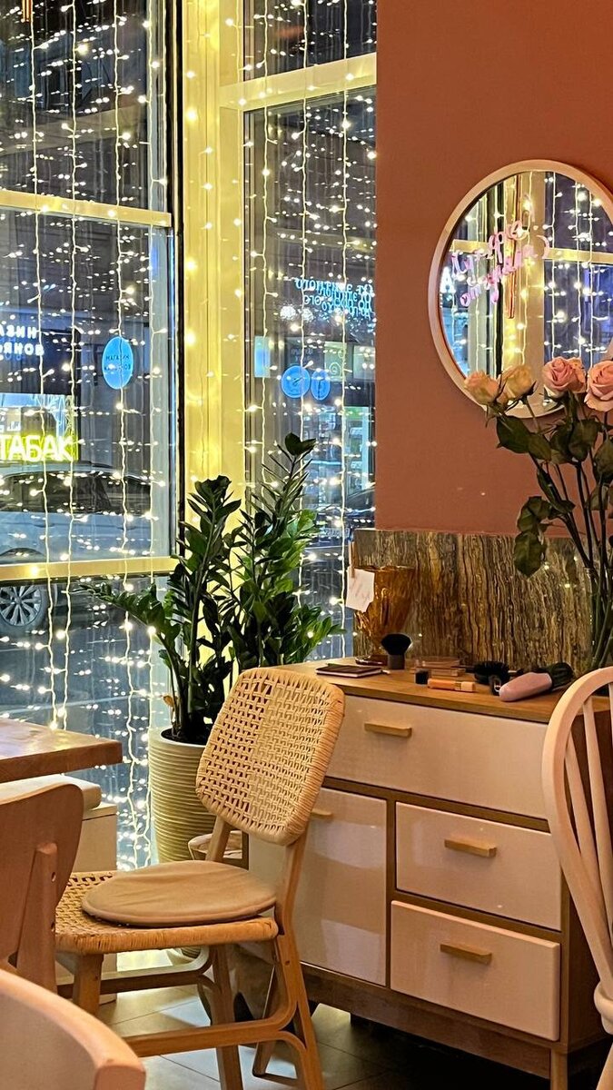 Похоже на дамский комод со всеми принадлежностями