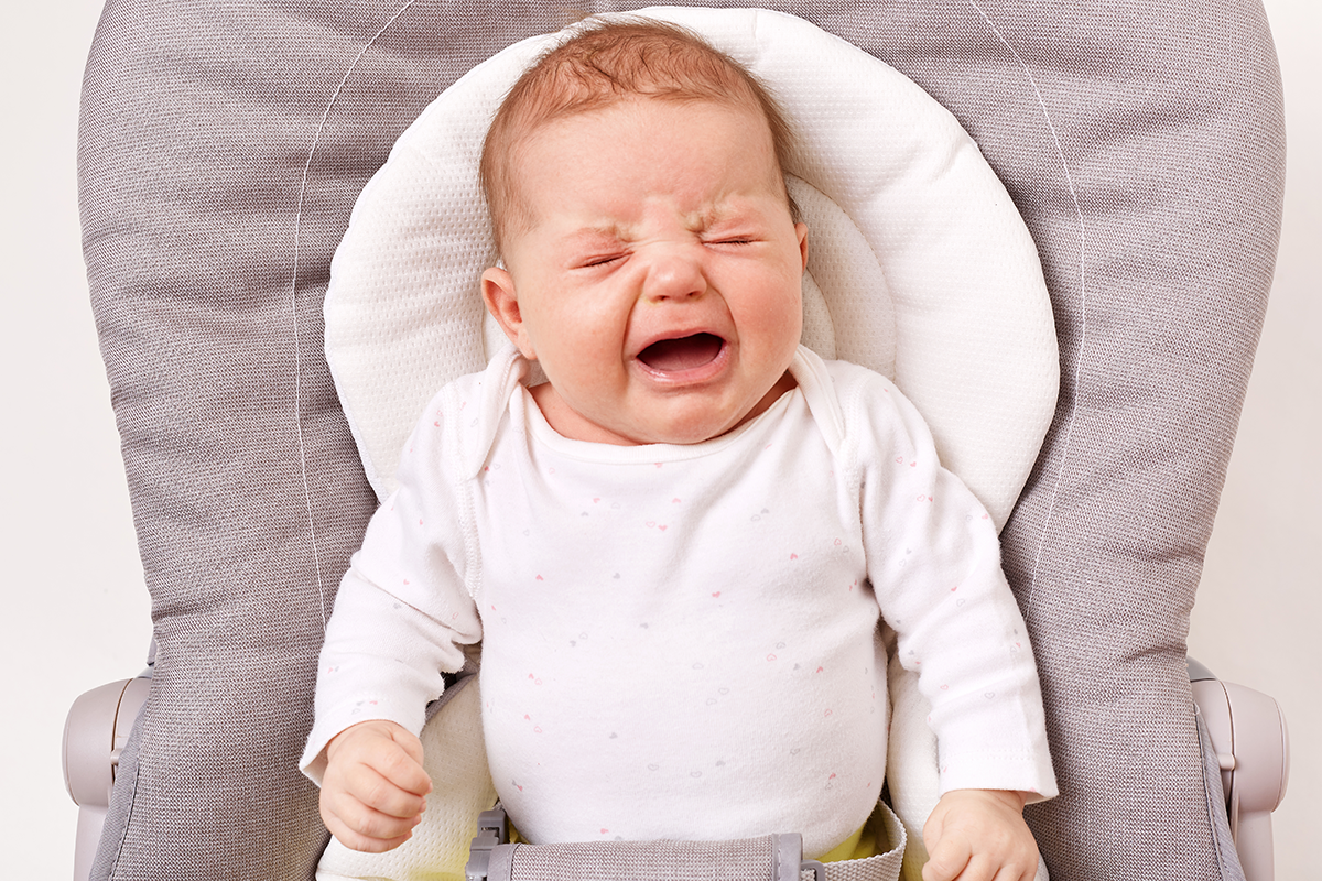 Ребенок проснулся и плачет что делать. Ребенок плачет во сне. Нервно-артритический диатез у детей фото. Безопасный сон новорожденного.