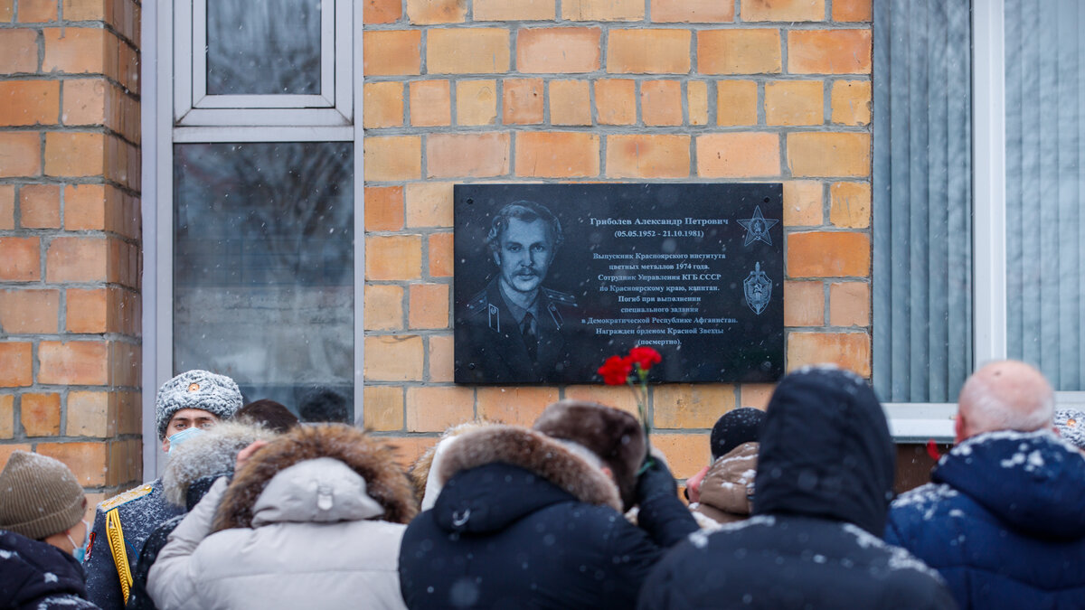 Александр Петрович ГРИБОЛЕВ, находившийся в Афганистане в составе отряда специального назначения «Каскад-3» группы «Север-1», погиб 21 октября 1981 года, подорвавшись на мине при исполнении интернационального долга. Ему было 29 лет. 