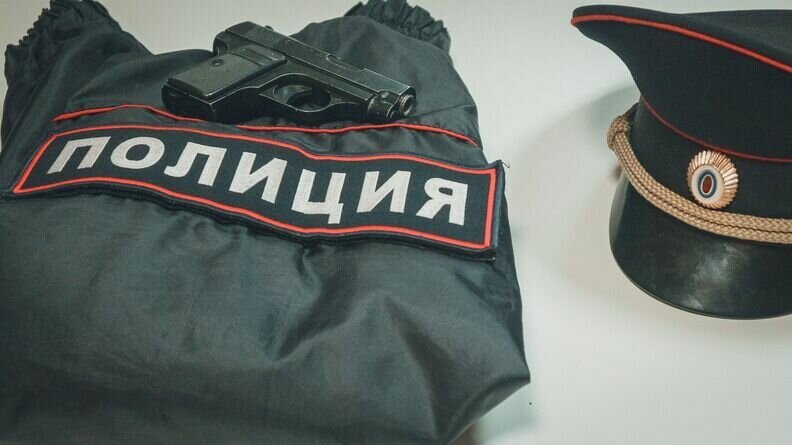     В районе Карелии сотрудники правоохранительных органов просят помочь опознать тело мужчины, найденное в лесу. Фоторобот опубликовали в соцсетях.