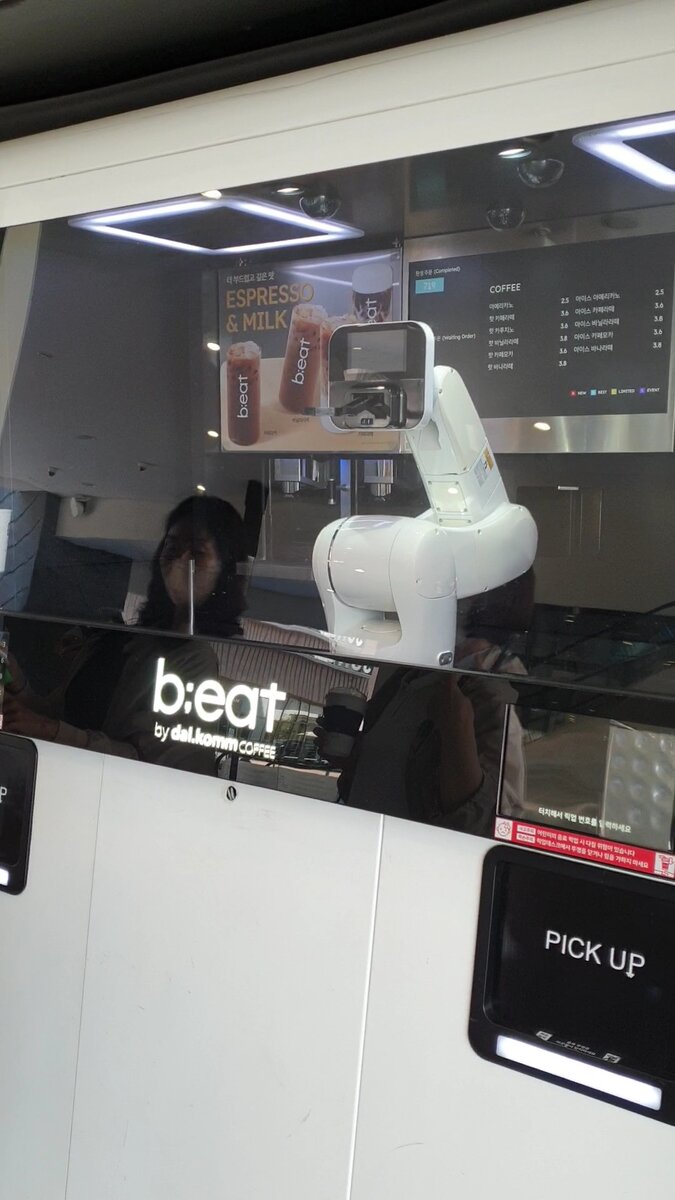 Роботизированная кофейня в Корее