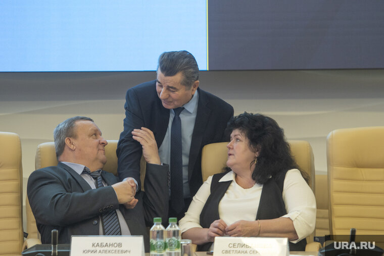    Анатолий Красноборов (в центре) отметил, что уходит со своего поста со спокойной душой
