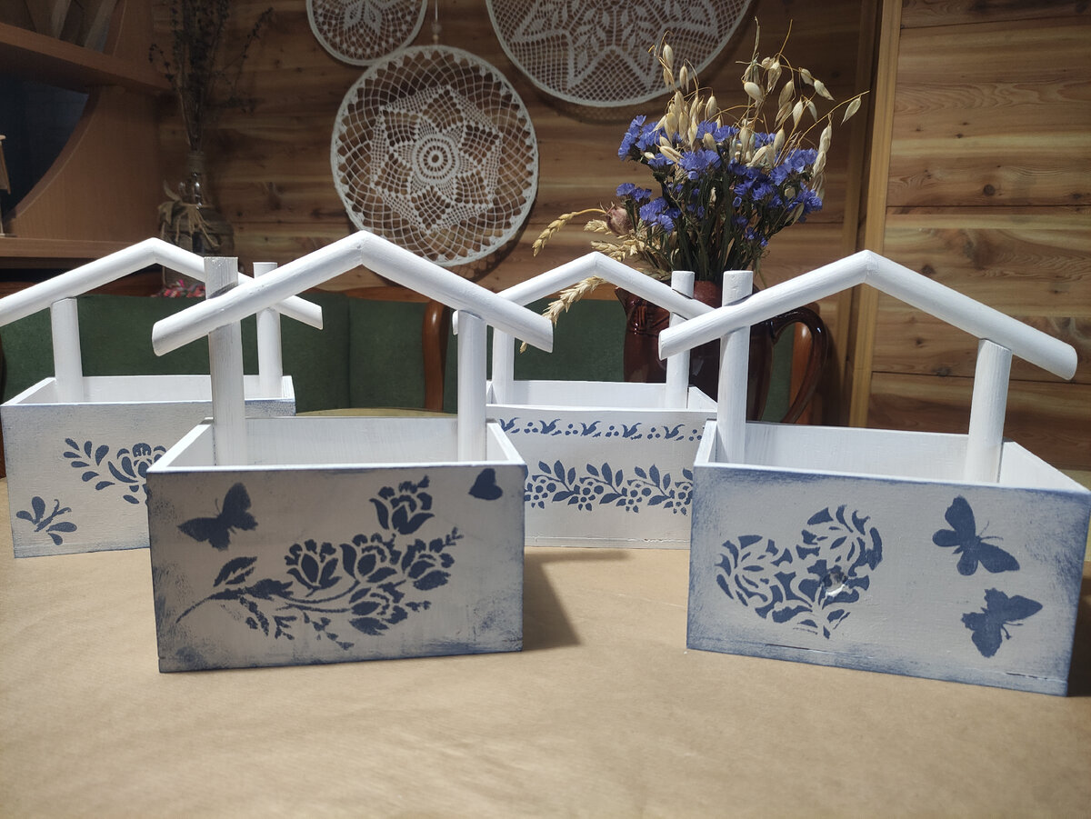 Уже готовые кашпо под подарки. 