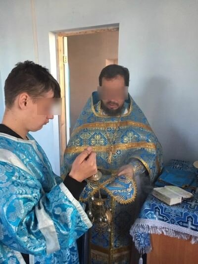 Иеромонах Спиридон (Абрамов) и алтарник Сергей Моос