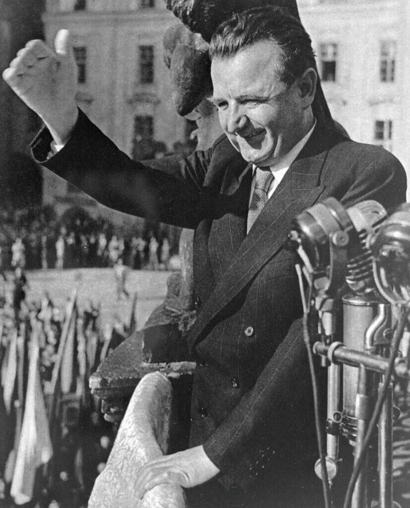 Политический деятель Чехословакии, руководитель Коммунистической партии Чехословакии, премьер-министр и президент Чехословакии Клемент Готвальд на митинге в Праге © РИА Новости, из открытых источников в интернете
