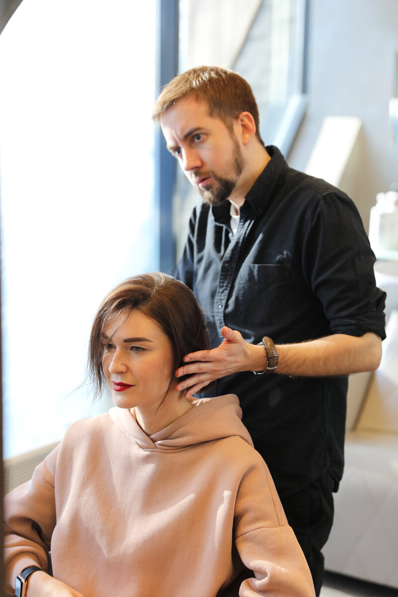 Во время моделирования, мы можем наглядно показать какие стрижки подходят клиенту! 