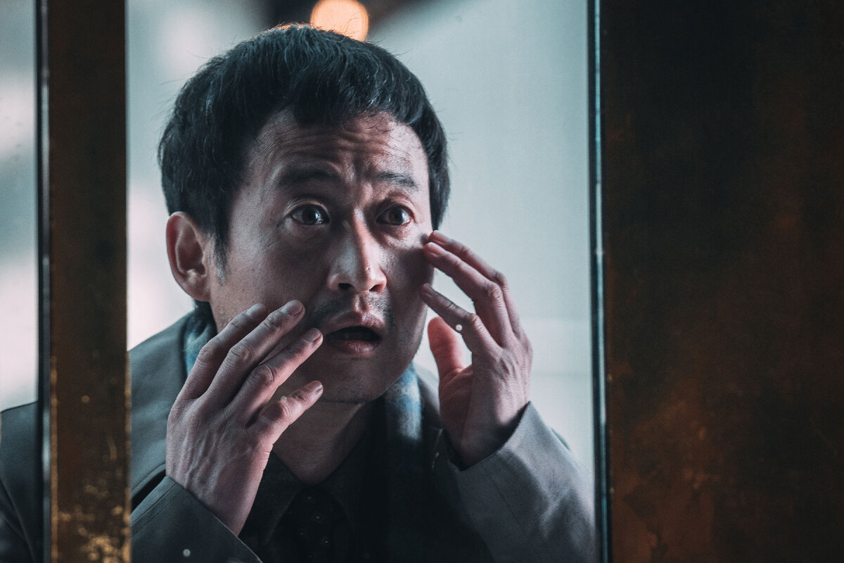 Ускользающий человек 2020. Юн ге-сан фильмы. Lee yoon ji кореец 2021. Ускользающий человек фильм 2020. Ускользающий человек фильм 2022.