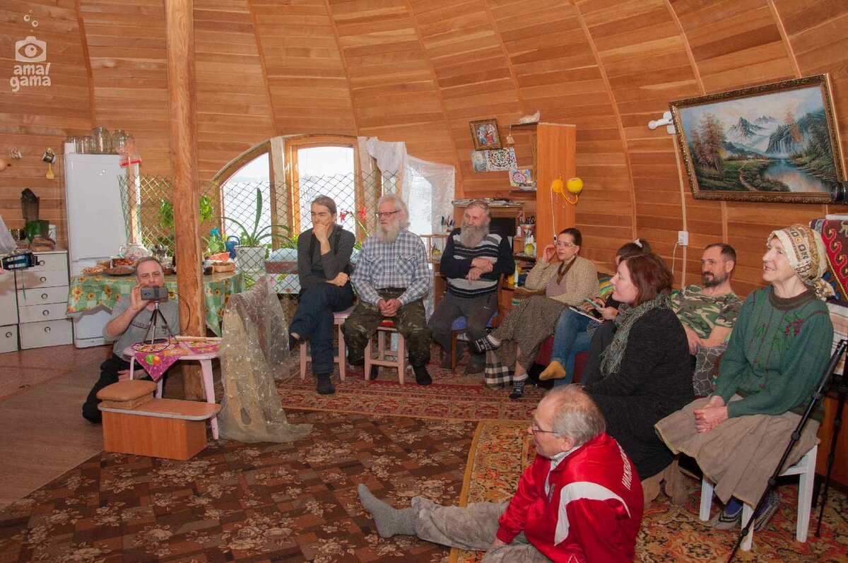 Любим мы собраться, песни попеть, почаёвничать