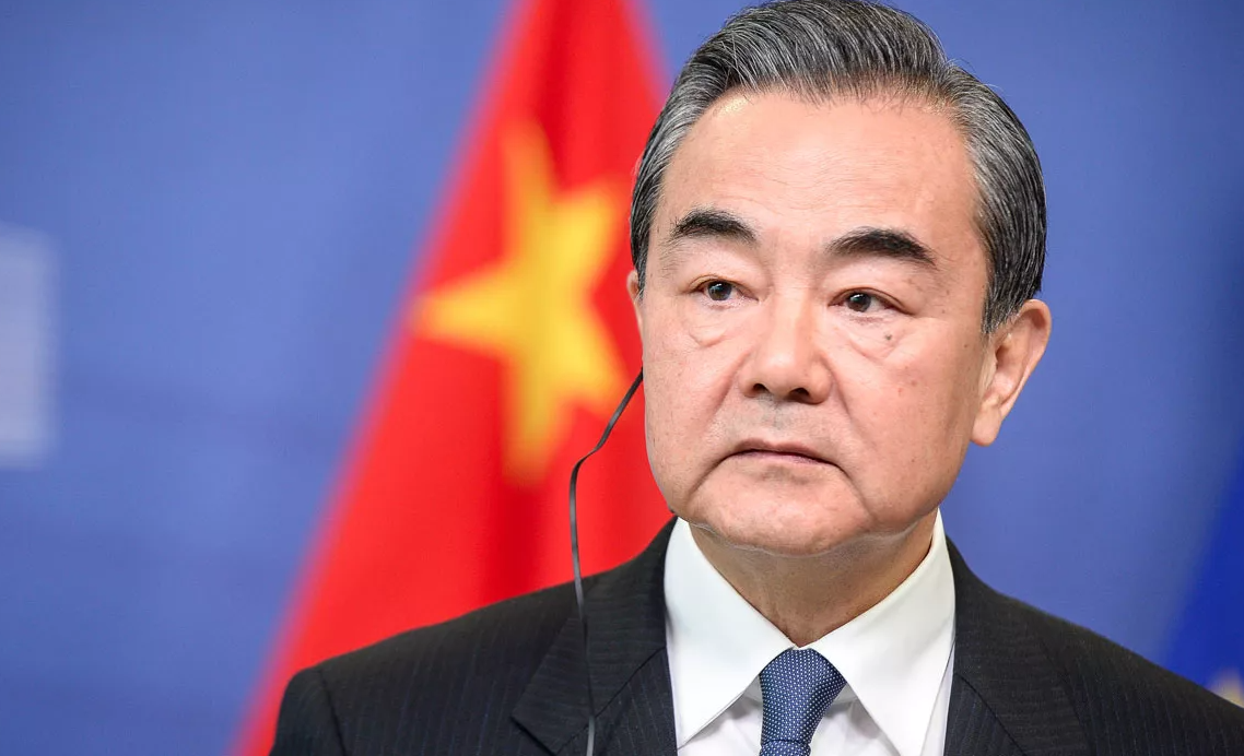 Глава МИД Китая Ван И напоминает американцам их место