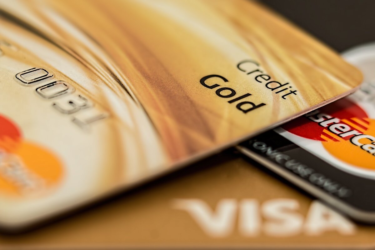 Стоит ли брать кредитную карту?