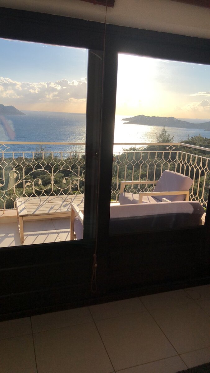 А из нашего окна -Греция видна 