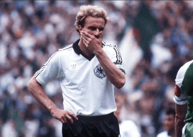 Карл-Хайнц Румменигге в матче против Алжира на том мундиале